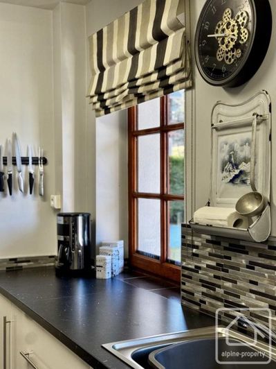 Image No.35-11 Bed Property for sale