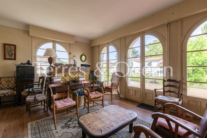 Image No.16-6 Bed House for sale