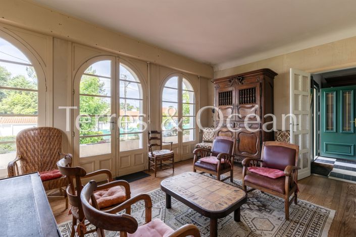 Image No.17-6 Bed House for sale