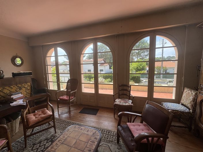 Image No.3-6 Bed House for sale