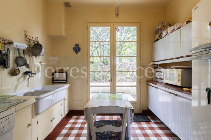 Image No.5-6 Bed House for sale