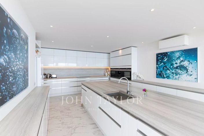 Image No.14-6 Bed House for sale