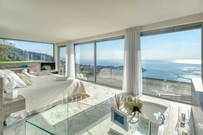 Image No.18-6 Bed House for sale