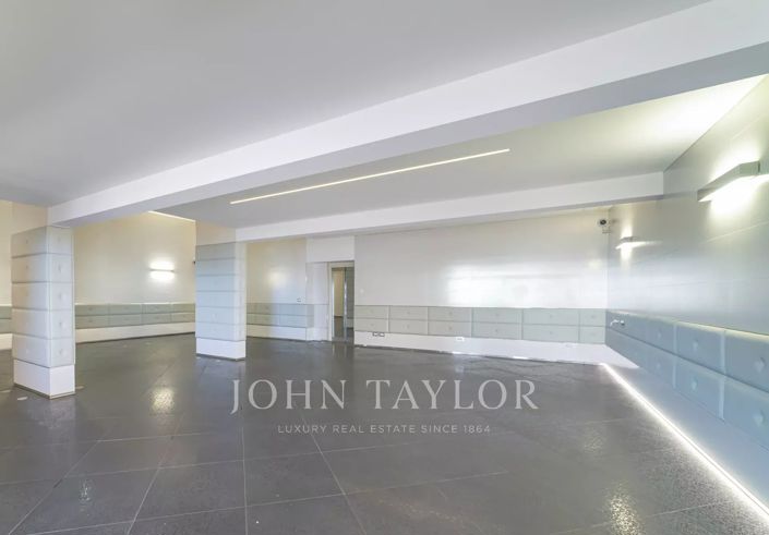 Image No.20-5 Bed House for sale