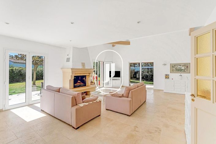 Image No.4-6 Bed House for sale