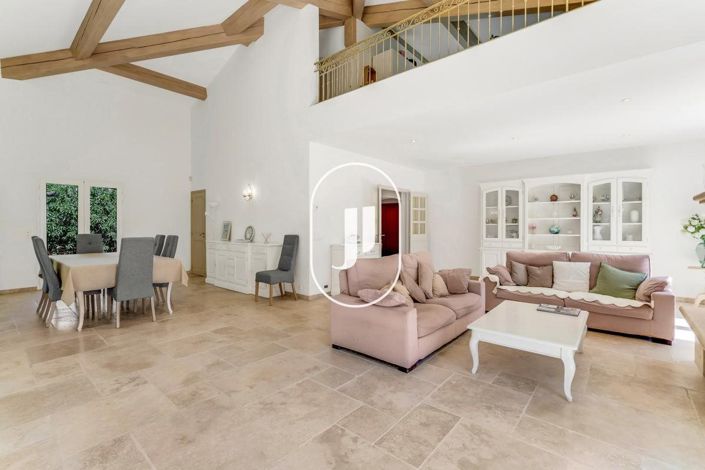 Image No.5-6 Bed House for sale