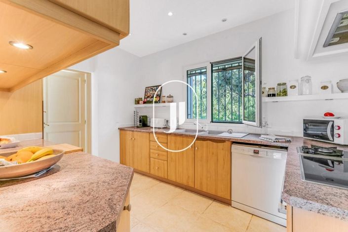 Image No.7-6 Bed House for sale