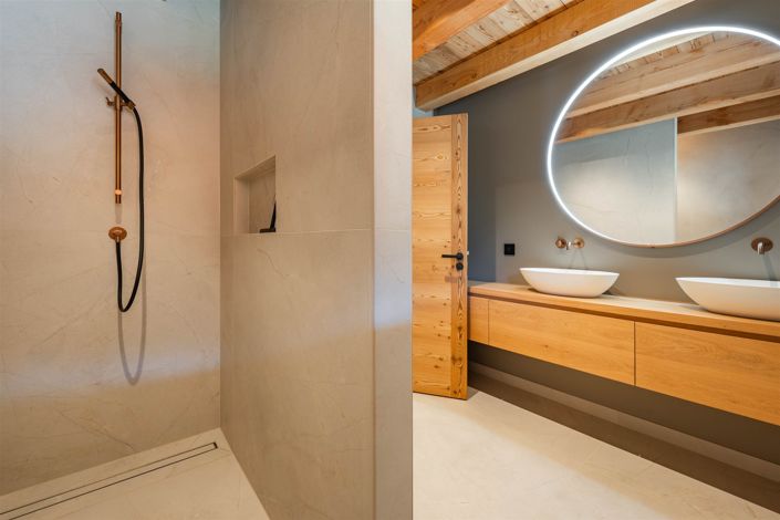 Image No.17-4 Bed House for sale