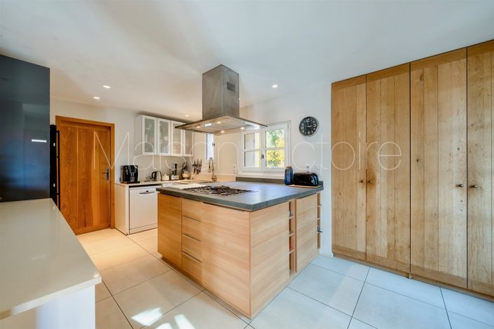 Image No.14-7 Bed House for sale