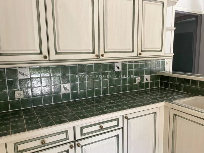 Image No.8-5 Bed House for sale