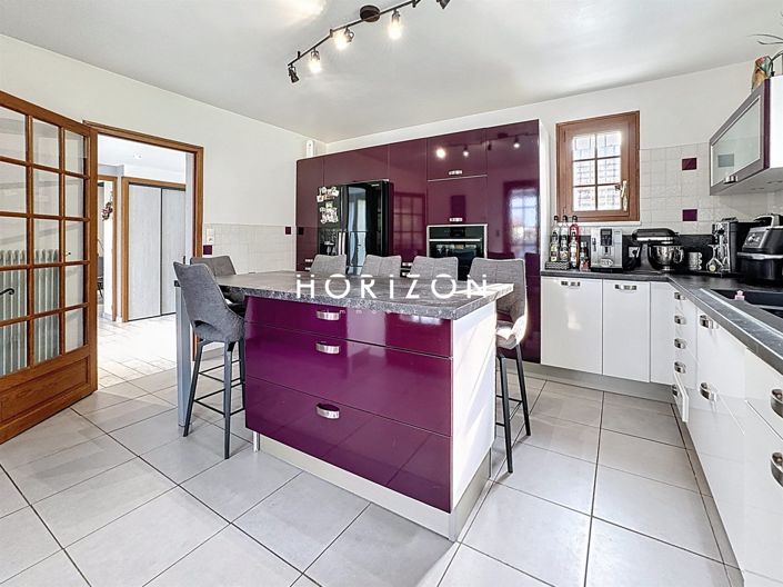 Image No.11-6 Bed House for sale