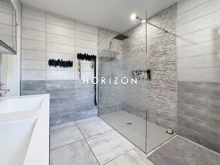 Image No.22-6 Bed House for sale