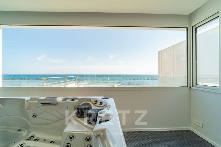 Image No.12-5 Bed Property for sale