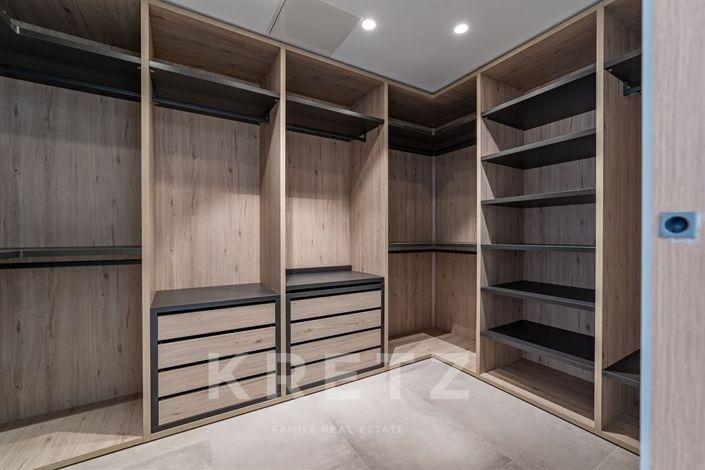 Image No.13-5 Bed Property for sale