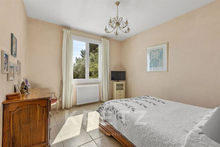 Image No.11-6 Bed House for sale