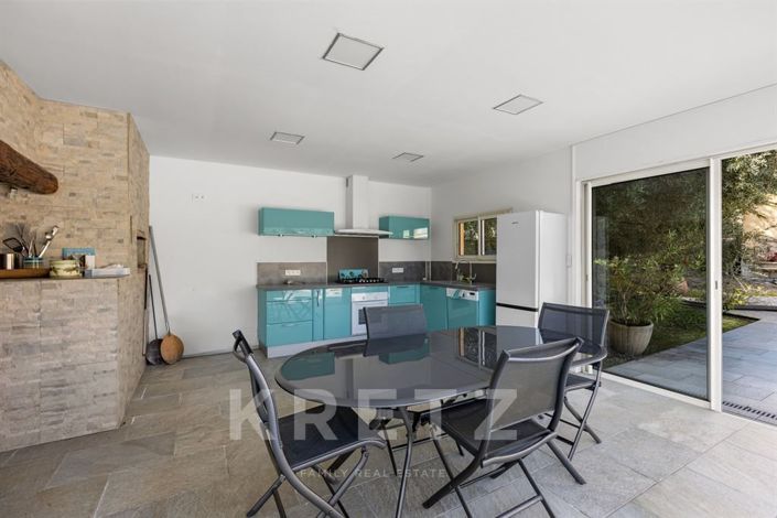 Image No.18-6 Bed House for sale