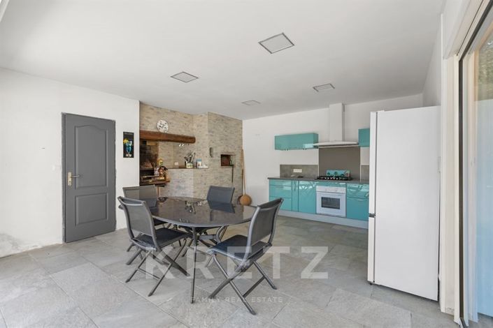 Image No.19-6 Bed House for sale