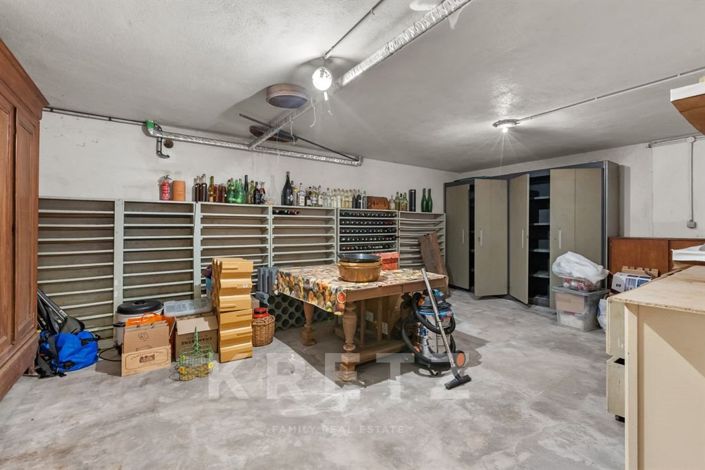 Image No.20-6 Bed House for sale