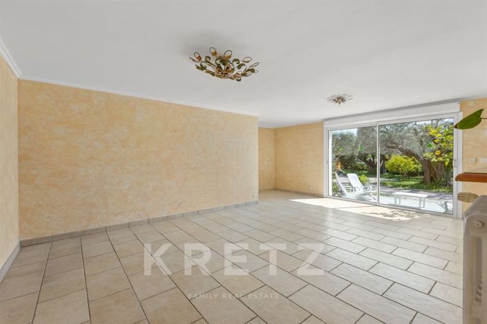 Image No.22-6 Bed House for sale