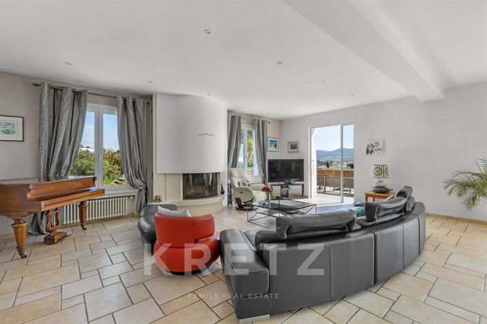 Image No.4-6 Bed House for sale