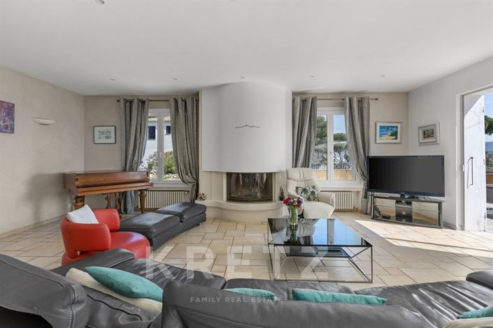 Image No.5-6 Bed House for sale