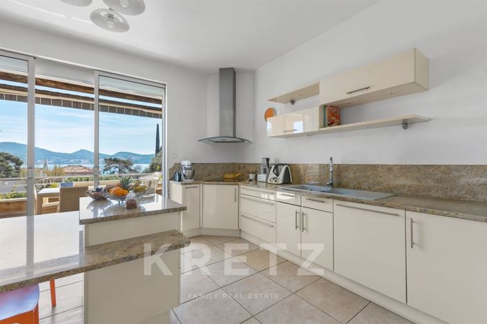 Image No.7-6 Bed House for sale