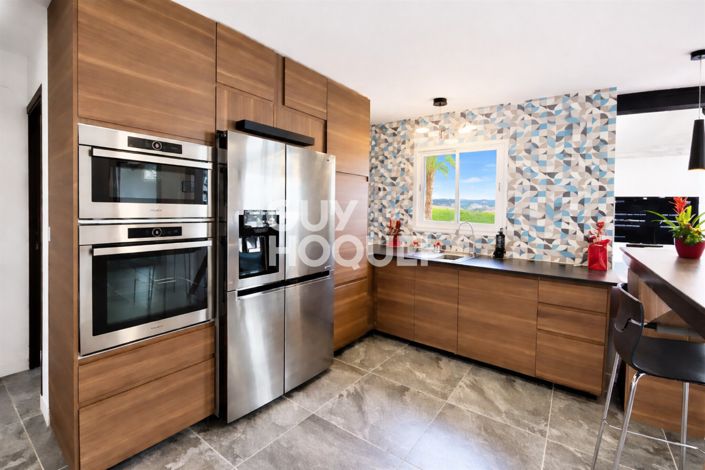 Image No.7-5 Bed House for sale