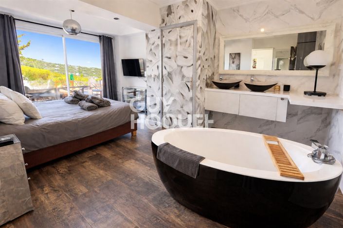 Image No.8-5 Bed House for sale