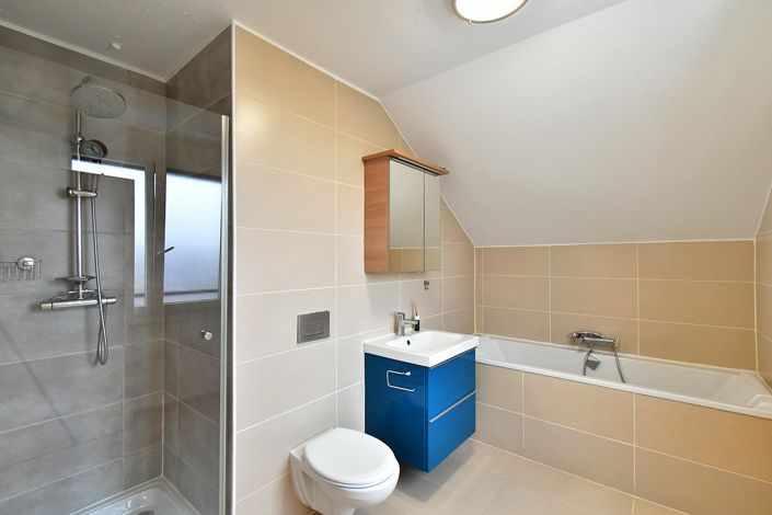 Image No.12-5 Bed House for sale