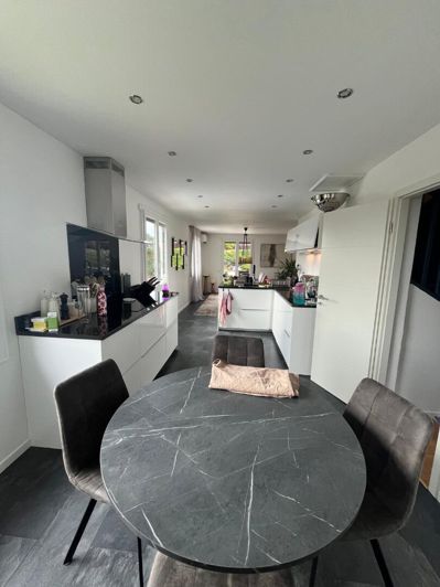 Image No.8-5 Bed House for sale