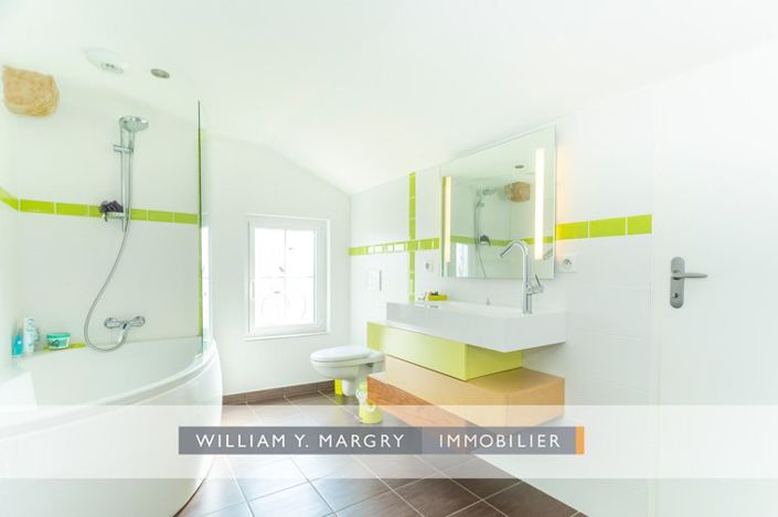 Image No.6-5 Bed House for sale