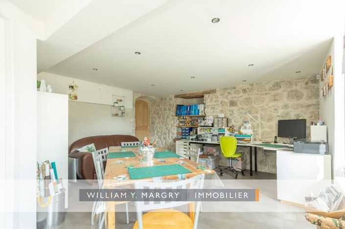 Image No.9-5 Bed House for sale