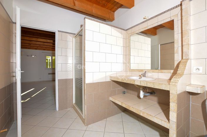 Image No.8-4 Bed Property for sale