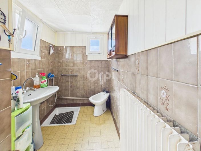 Image No.10-3 Bed House for sale