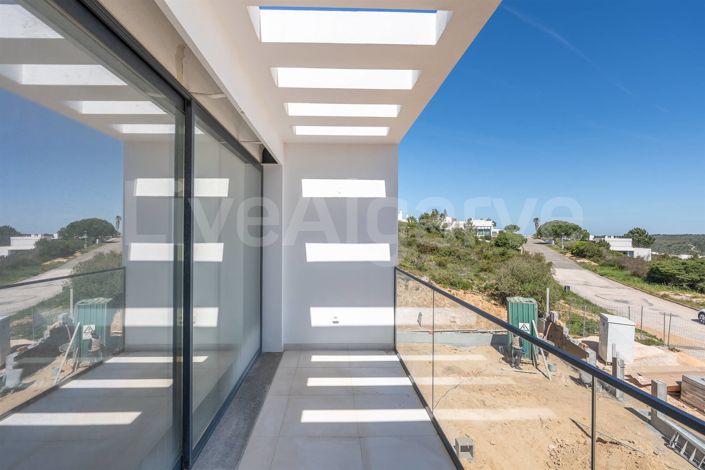 Image No.10-3 Bed Apartment for sale