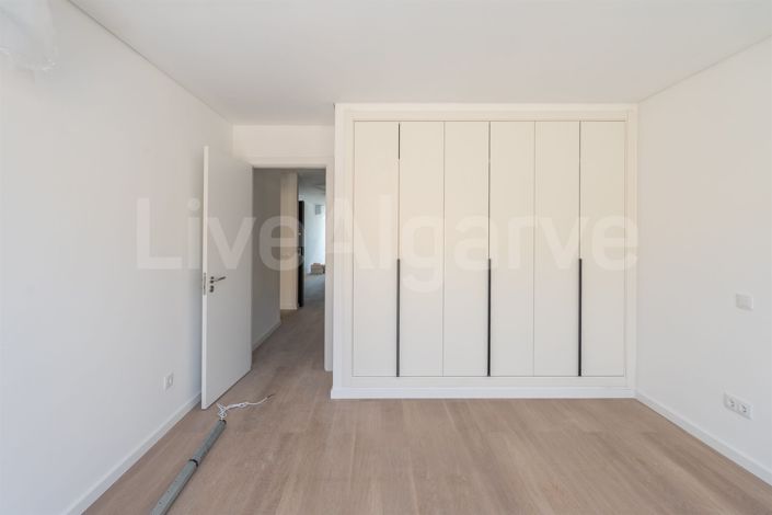 Image No.20-3 Bed Apartment for sale