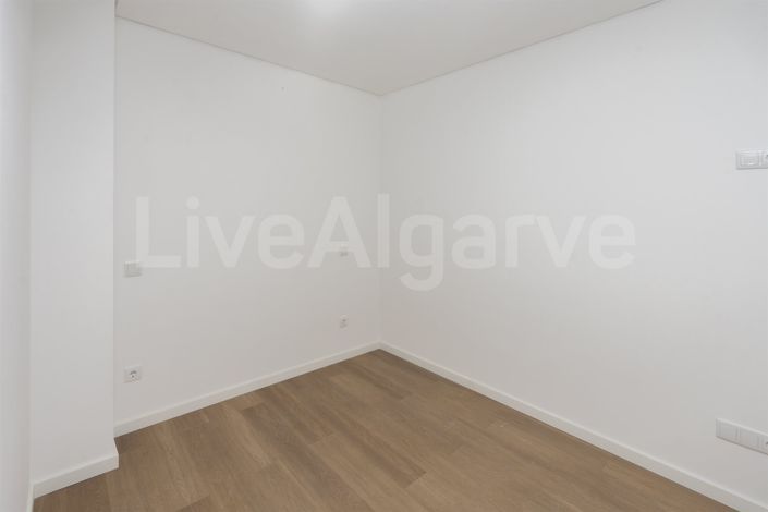 Image No.22-3 Bed Apartment for sale