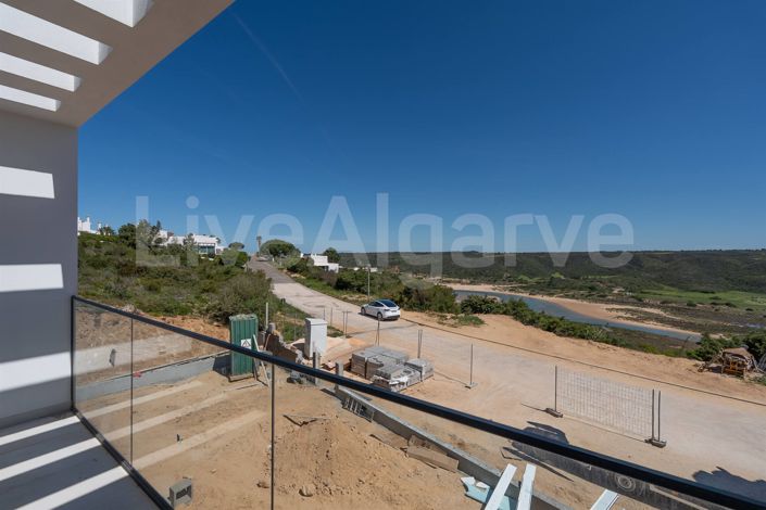 Image No.8-3 Bed Apartment for sale