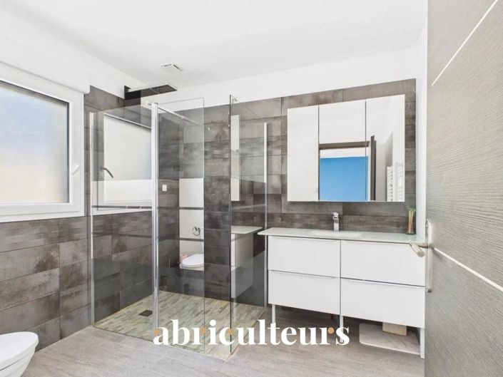 Image No.13-3 Bed House for sale