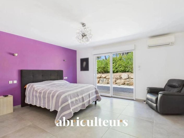 Image No.14-3 Bed House for sale