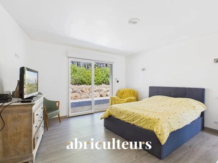 Image No.16-3 Bed House for sale