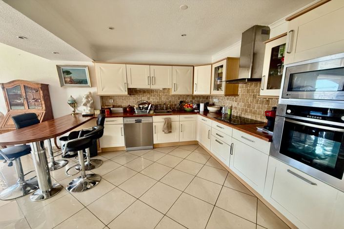 Image No.8-2 Bed Apartment for sale