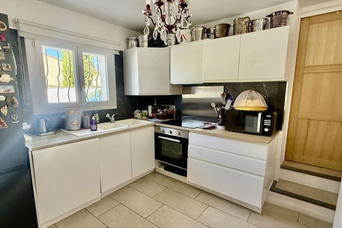 Image No.10-5 Bed House for sale