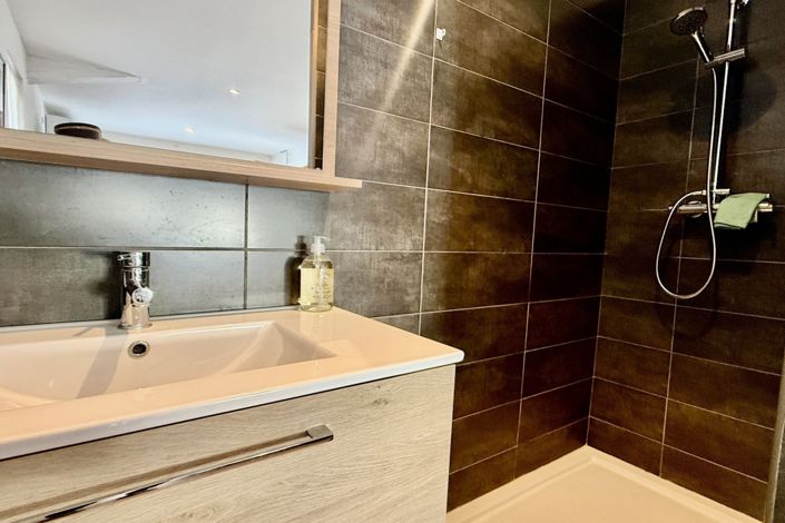 Image No.15-5 Bed House for sale