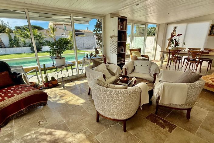 Image No.6-5 Bed House for sale