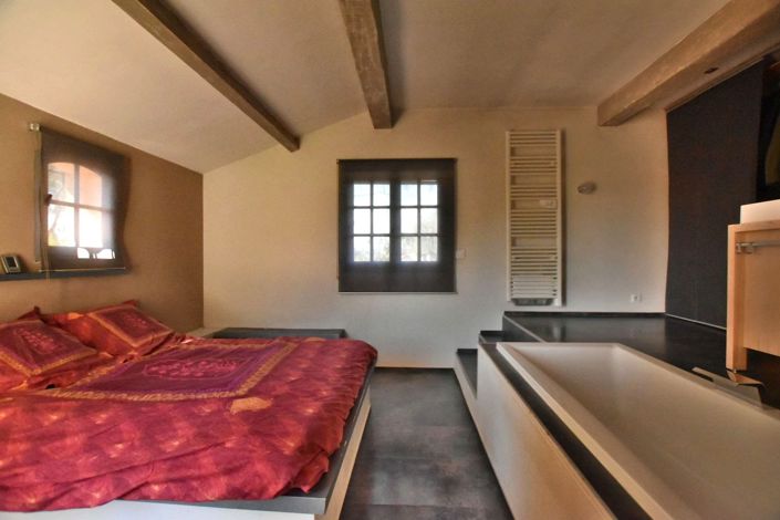 Image No.11-3 Bed House for sale