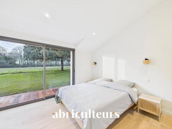 Image No.6-5 Bed House for sale