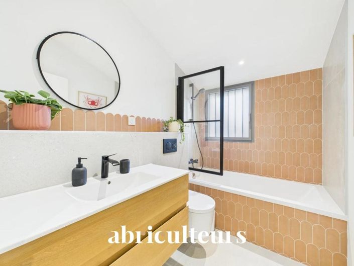 Image No.8-5 Bed House for sale