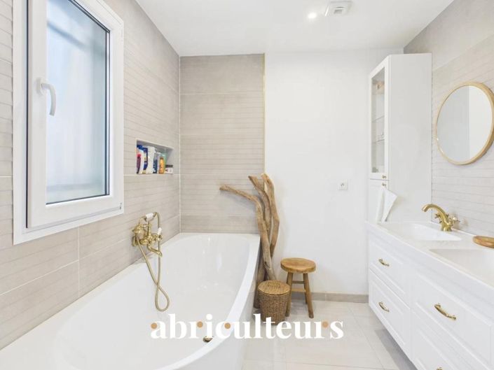 Image No.8-3 Bed House for sale