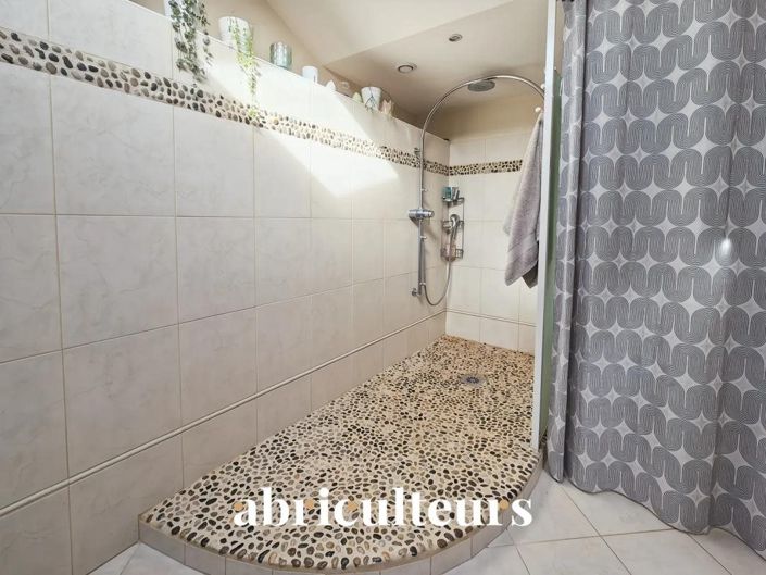 Image No.11-3 Bed Apartment for sale